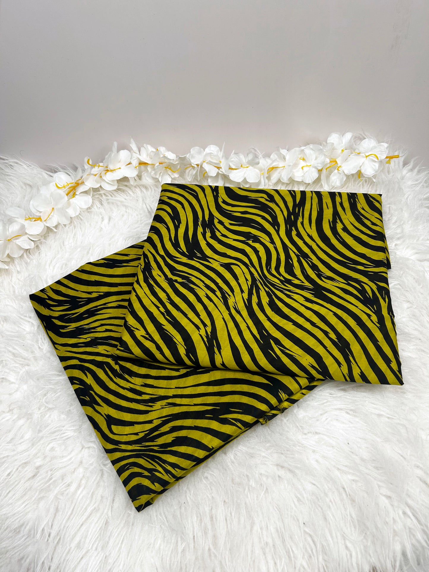 2Piece – Printed Lawn L2P1015